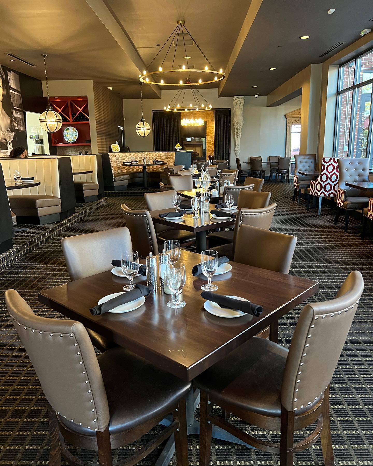 Elegant and romantic interior of Galliano Italian Restaurant in Gambrills